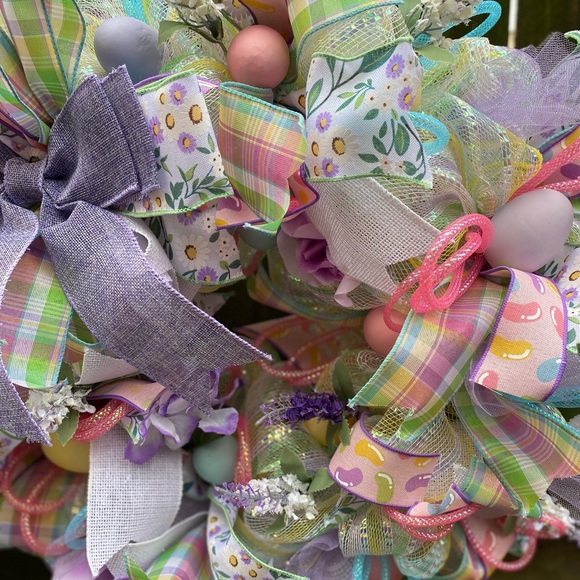 Hand made Spring/Easter wreath - Picture 4 of 4